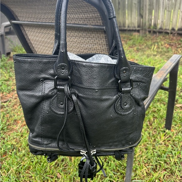 Elegant Black Leather Tote Bag - Picture 2 of 4